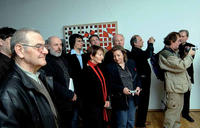 ..A társaság tagja volt Karátsony Gábor vagy Lantos Ferenc is E mûvészek jó része részt vett a hetvenes évek elején a balatonboglári kápolnatárlatokon.