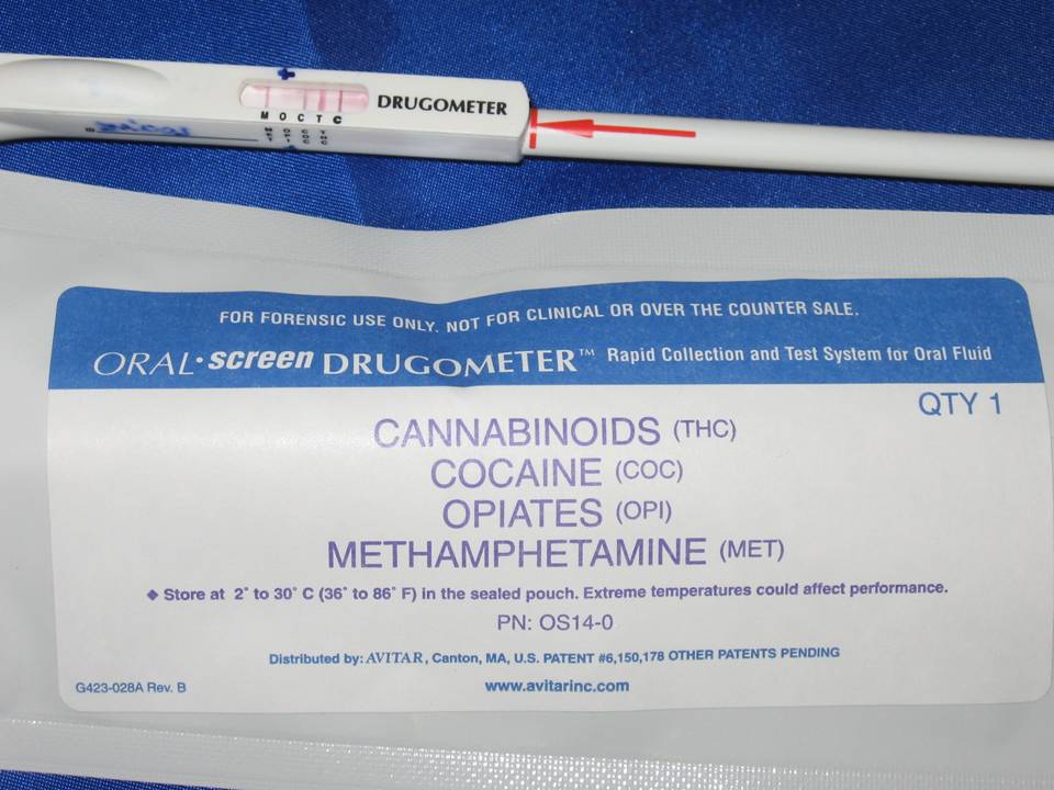 [Avitar]), [3. ábra] és az elektronikus úton működő immunkémiai analizátor (fluorescens immunoassay [FIA]).