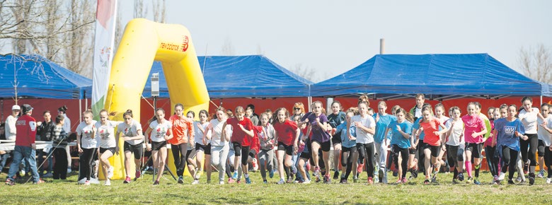 18 sport Csepeli Hírmondó Mezei futóverseny Több mint hétszáz diák állt rajthoz Az évek óta nagy tömeget megmozgató Mezei Futóverseny kerületi döntőjére március 19-én került sor.