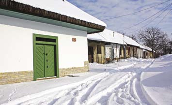 Viticulture and Viniculture Szőlő és borkultúra Strázsa Hill has nearly 1000 wine cellars.
