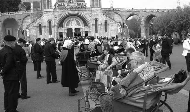 2006. június M ÁLTAI H ÍREK Naptár helyen a Mûvelõdési Ház, ahol a Magyar Máltai Lovagok Szövetsége és a Magyar Máltai Szeretetszolgálat köszönetet mondott azoknak az udvarhelyszékieknek, akik a 2005.