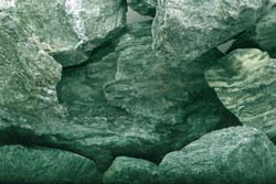 Kőzet: gránit Gabion márványtörmelékből, aranyokker