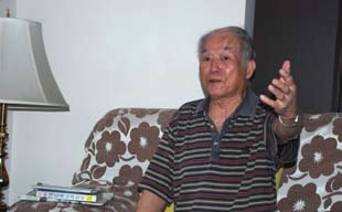 még Dong Biwu, Guo Moruo, Deng Xiaoping, He Long, Chen Yi és más kínai államvezetők, de még Peng Zhen, Peking polgármestere is megjelent a stadionban.
