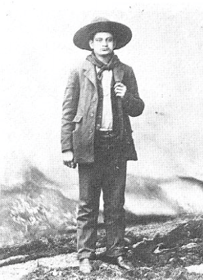 Első bűncselekményét, egy kis összegű lopást 15 éesen, Siler Cityben köette el. Ezután Arizonába szökött. Egy kocsmai összeszólalkozás közben lelőtte Windy" Cahillt 1877.