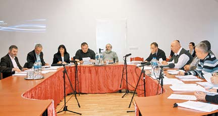 Ujhelyi István, az Országgyűlés szocialista alelnöke, aki Juhász Zoltán polgármesterrel rövid megbeszélést folytatott.