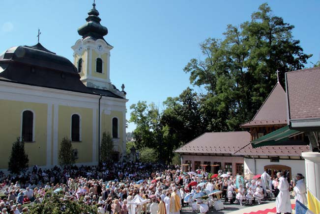 Mária születéséről valamint arról, hogy öt éve kapta meg a Basilica Minor rangot a máriabesnyői kegytemplom. A Kisboldogasszony nagybúcsú legtöbb zarándokot vonzó vasárnapi szentmiséjét Mons.