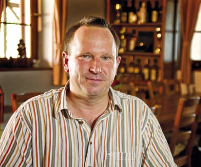Gyökereink A susogó szőlő szerelme Sváb származású, bácskai földműves vagyok.