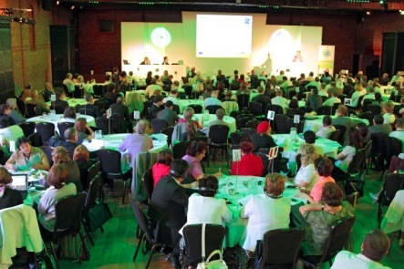 A technológia oktatására felkérték az alapítvány képviselőit Spanyolországban- Barcelonában, illetve a 2010, London nemzetközi mikrofinanszírozási konferencia bemutatására egy nagy nemzetközi szakmai