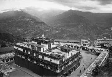 november 1-én értünk Rumtekbe, pontosan úgy, ahogy Karmapa A Dalai Lámával Dardzselingben kérte.