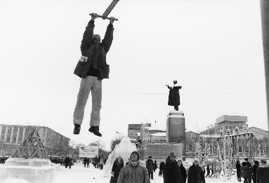 itt fel. A szintén Volga partján fekvõ Szamara városa volt a következõ állomás. A város épp akkor kapta vissza a kommunizmus elõtti nevét.