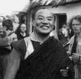 99 áttör a fény csodálatos volt megélni azt, miképp szent Karmapa, a szó legszorosabb értelmében. Õ minden állapotban ép és egészséges volt.