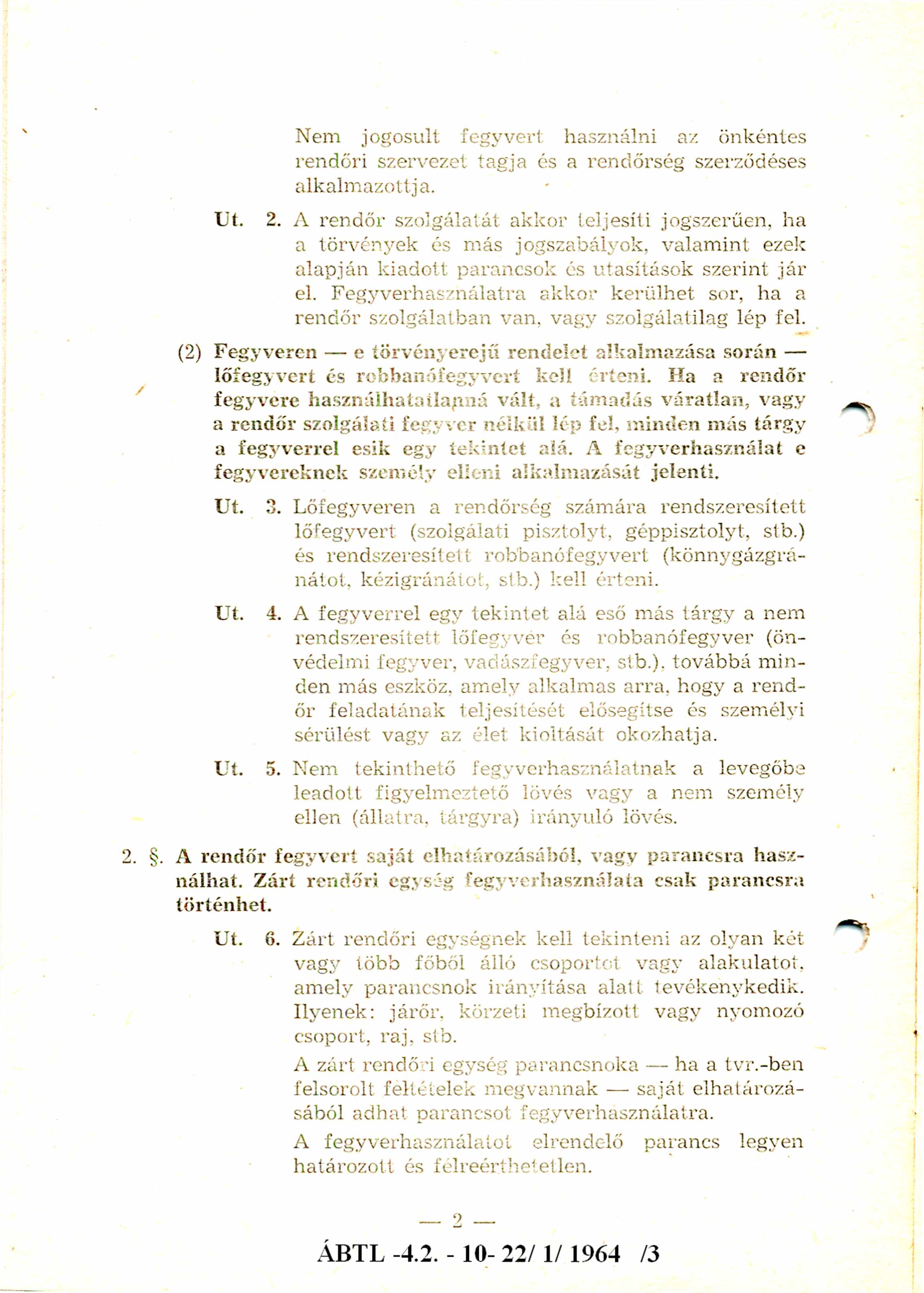 Nem jogosult fegyvert használni az önkéntes rendőri szervezet tagja és a rendőrség szerződéses alkalm azottja. 2.