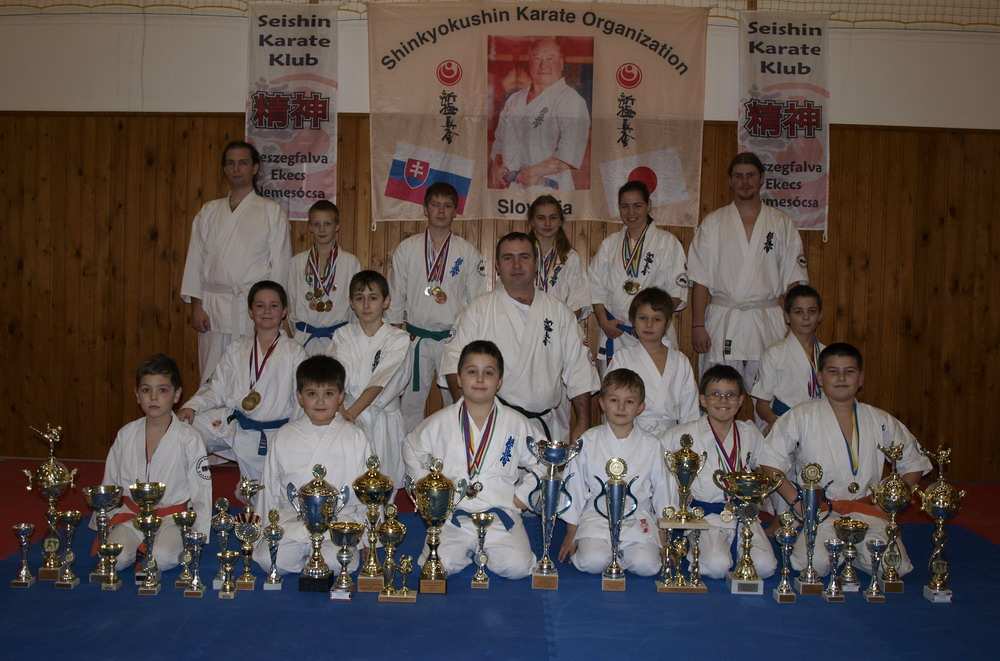 A 2010-es év sikercsapata Alsó sor (balról jobbra): Kovács Dennis, Szabó Bence, Lovász Miklós, Lackó Dávid, Baranyovics Tamás,, Koltai Dominik