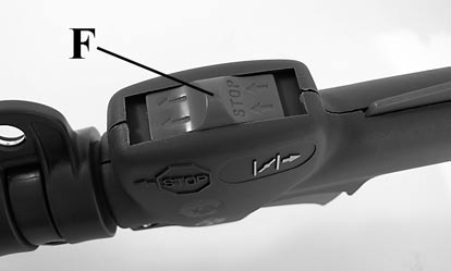28 29 30 31 Eesti keel Lietuvių k. KÄIVITAMINE UÎVEDIMAS SEADME KÄIVITAMINE MECHANIZMO PALEIDIMAS Täitke karburaator kütteseguga vajutades luttpumpa (A, joon. 24).