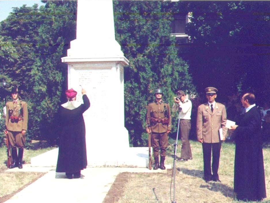 vegyes zászlóalj katonái közösen adták, s jelen volt a svéd és az osztrák hagyományőrző szövetség elnöke is, kíséretével. Az 1998.