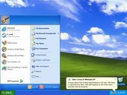 Windows XP Bár a Windows XP célközönségében és feladatában tekintve legjobban a Windows 95-re hasonlít, valójában alapját a teljesen 32-bites, valódi preemptív multitaszkot és többfelhasználós