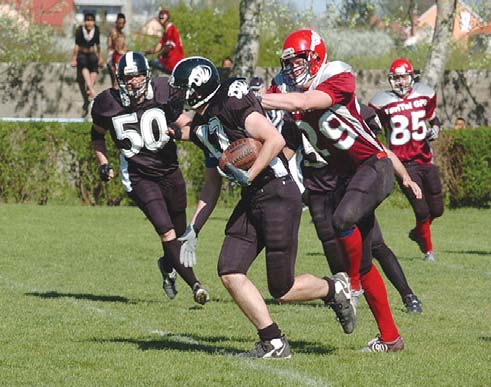 A Tigrisek jelenleg is várják a játékos-jelölteket a csapat edzésein, amelyet szerdán és szombaton a nagykállói Sportpályán tartanak. Illés Tamás, edzô NB I-ben a nagykállói kosarasok!