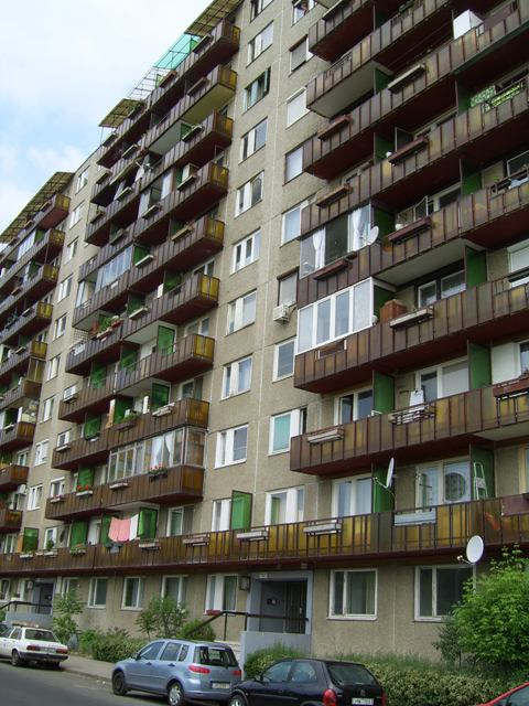 rögzítése és vezetéke ne kerüljön éghető anyaggal kapcsolatba.