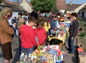 XIX. évf. 4. szám 2009. április 24-én tartottuk a nagyigmándi óvodában a 14. Szent György napi vásárt. Ha Szent György nap, akkor mindig így kezdjük a reggelt: Süss föl nap, Szent György nap!