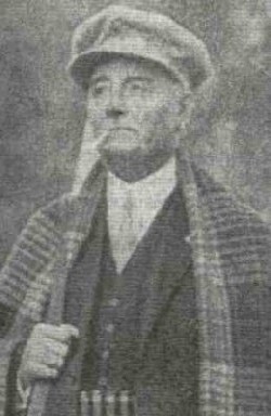 Cesare Mori (1871-1942) volt a híres-nevezetes Prefetto di Ferro, vagyis a Vasprefektus, a következetes keménykezű, ugyanakkor egész életében tiszta megvesztegethetetlen rendőrtiszt, számtalan