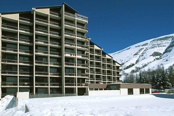 Les Residences 1800 (Les 2 Alpes )** (6.- ) (50-100 m) Árak /fő 6 napos síbérlettel 4 fős st. 5 fős st. 6 fős apt. XII.13-20. 191.- 188.- 184.- I.3-10. 204.- 200.- 197.- I.10-24. 197.- 195.- 192.- I.24-31.