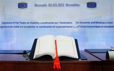 Stabilitási Szerződés Kormányközi szerződés (de 5 éven belül az elsődleges