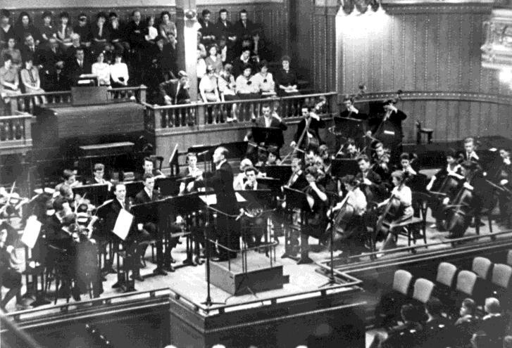 A Zuglói Filharmónia képes bemutatása 1954 A Zuglói Filharmónia 1954-ben az akkori I.