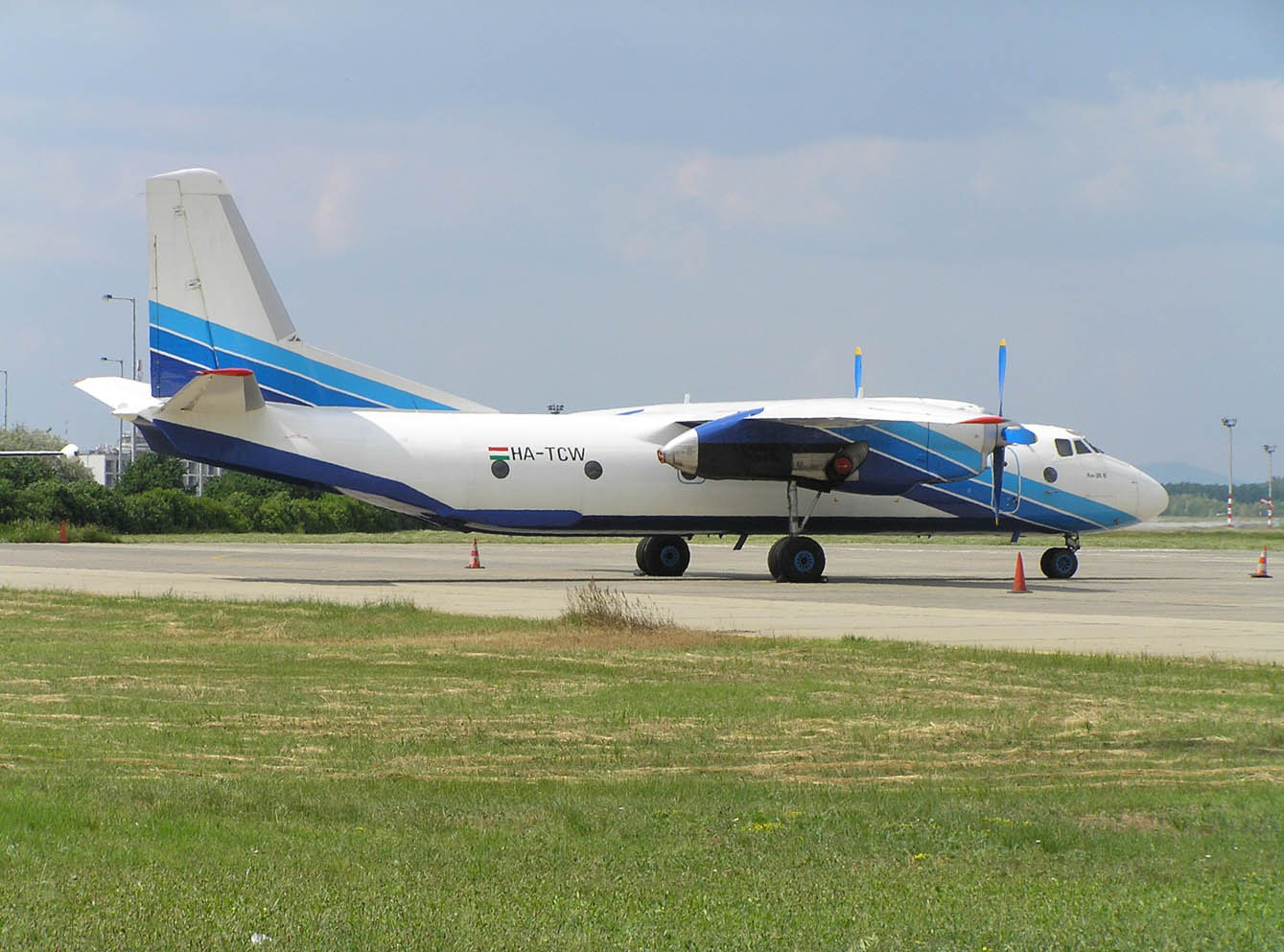 2006-ban egy másik üzemeltetı, a Budapest Aircraft Service (BASe) Kft. vett használatba An 26os repülıgépeket, összesen négy darabot.