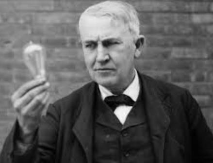 A GE portfolió Thomas Edison alapította - több, mint 120 éve 8 üzletág 130 országban >300.000 dolgozó világszerte 25 éve Magyarországon, 14.