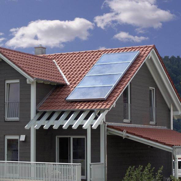 Melegvíz + fűtés napenergiával Kollektorfelület 10 15 m² sík kollektor Tároló térfogat 500 1.