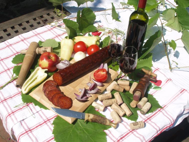 A nádasdi stifolder, mint terroir termék valorizációja A stifolder, mint helyi termékmárka azokra a sváb hagyományú termékelőállítókra vonatkozna, akik: meghatározott tradíciókat őrző településen;