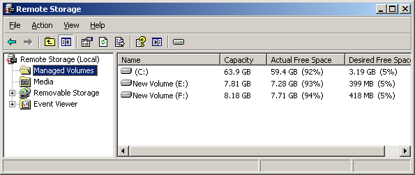 Kiszolgáló a hálózatban Windows Server 2003 R2 A Cserélhető tároló a felügyelete alatt álló összes adathordozót adathordozókészletekbe rendezi.