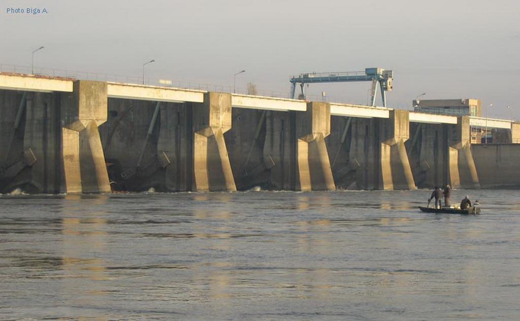 A DUNA-TISZA-DUNA CSATORNARENDSZER TERVEZETT FUNKCIÓI Törökbecsei vízlépcső (63 km) 1. Víz lecsapolás és a felesleges víz elvezetése 2. ÖNTÖZÉS 3.