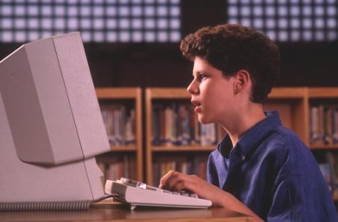 Mire használják a gyerekek a számítógépet: 2% 21% 2% 20% tanulásra