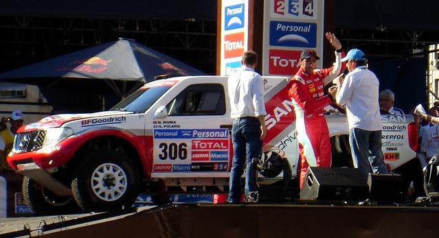 meglepetésre megnyerte a versenyt a "rutinos rókák" előtt. Mindezek mellett érdemes még azt a tényt megemlíteni, hogy a 2010-es Dakar 14 szakaszából 14-et a Kamaz pilótái nyertek meg.