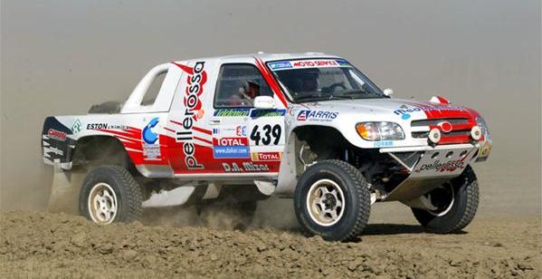 A 2004-es Dakar egyik érdekességét adta, hogy a Nissan leszerződtette Colin McRae-t.