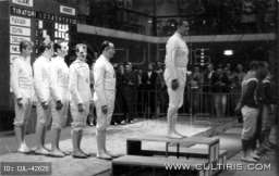 1960-ban heti ötre emelték az adásnapk számát, az adás hétfőnként és péntekenként szünetelt. Az előfizetők száma 78 681. Az összes műsridő: 672 óra.