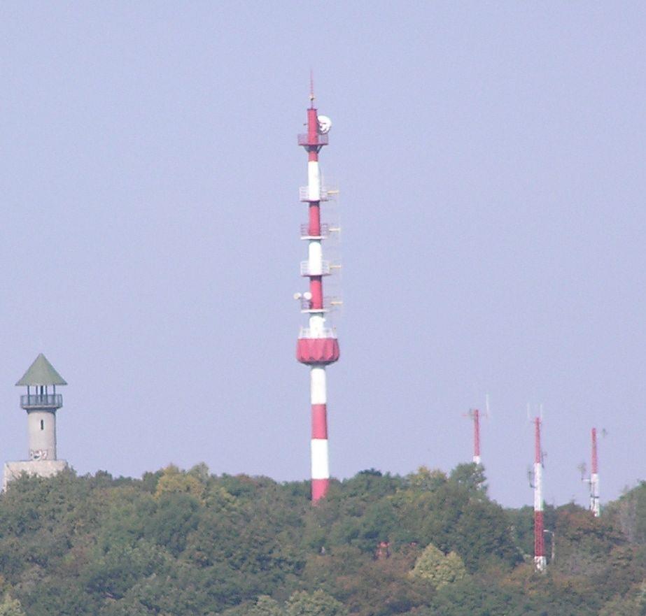 5 Kaposvári mikro irány antennája Siklós KFH Pécs, Petőfi Négy antenna panel egymás felett A Tubes antennatornya az ORFEUSZ antennasugárzókkal Az adóállomások telepítéséhez szükség volt minden ponton