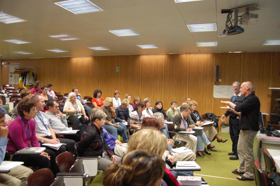 Hungarian Teachers Programs (HTP) Az előadások: Bemutatkozik a CERN Részecskefizika I-II-III, Kozmológia I-II Detektorok Gyorsítók A WEB-től a