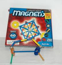 Geomag A mágneses pálcikákat fémgolyóval tudod összetartani.