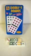 Dominó Hagyományos dominójáték, melyet 28 darab elemmel játszhatnak a résztvevők. 4 éves kortól ajánljuk.