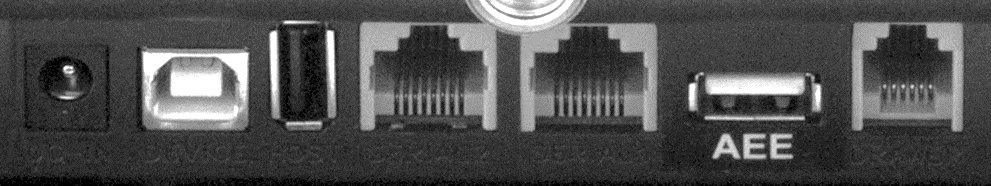 Hátsó fronti csatlakozók NR-40 ONLINE NEW pénztárgép felhasználói kézikönyv Hálózati adapter csatlakozója az adapter szériatartozék USB portok számítógép (offline) Vonalkód olvasó Soros portok