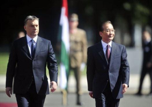 Laczkó Bence A kínai kapcsolat fél év után Huszonnégy év után először hivatalos látogatást tett Magyarországon a Kínai Népköztársaság miniszterelnöke.