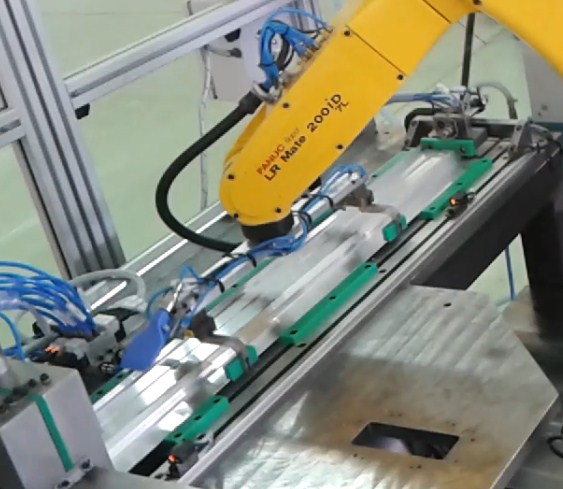 AUTOMATIZÁLÁS ROBOTCELLÁK Automatizálási megoldásaink a ma ismert legkorszerűbb technológiára épülnek.