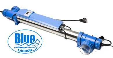 Blue Lagoon UV-C Timer 80%-kal kevesebb klór A Blue Lagoon UV-C Timer berendezésben egy speciális UV-C lámpa 253,7 nm-en gerjesztett sugárzása baktériumölı hatást eredményez.