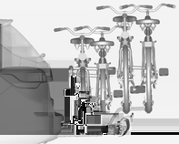 68 Tárolás Hátsó szállítórendszer négy kerékpár számára A hátsó szállítórendszer (Flex-Fix rendszer) segítségével két kerékpár rögzíthető egy, a gépkocsi padlójába épített, kihúzható tartón.