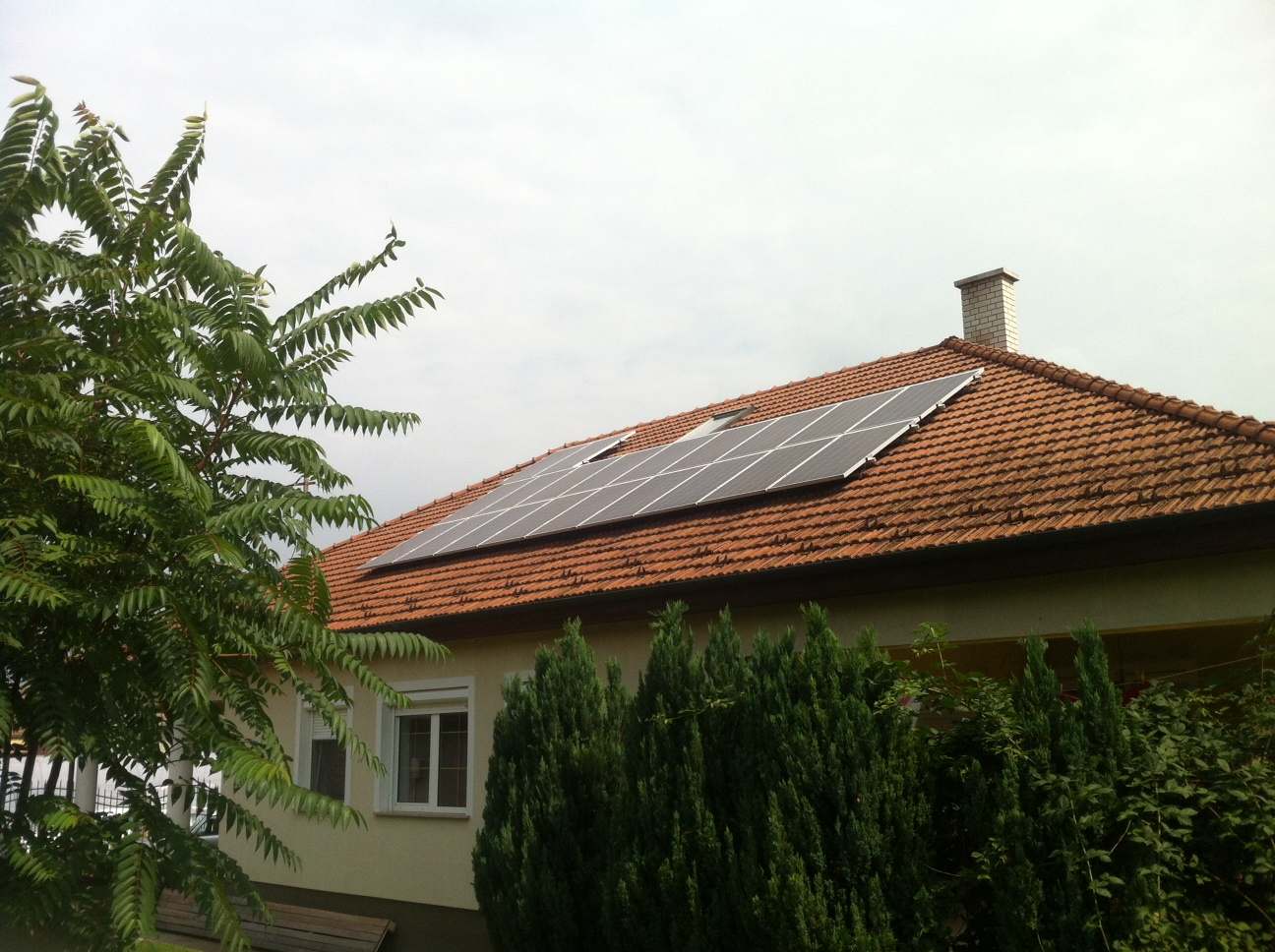 névleges teljesítménye: 5,39 kwp Székelyi László, Badacsonytomaj Napelemes rendszer névleges teljesítménye: 4 kwp