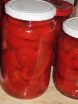 Savanyúság Ecetes csemege uborka 0,7 dl üveg 3 rész víz, 1 rész 10%-os ecet, 1 púpozott teáskanál só és ugyanannyi cukor, 1 késhegynyi szalicil, 1 üvegbe 1 babérlevél és pár szem egész bors, 25