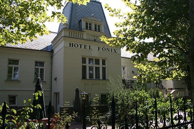 Álomvár Földváron Hotel Főnix Szálloda és Oktatóközpont **** Balatonföldváron, a magyar tenger egyik legszebb üdülőhelyén, Budapestről 1 óra alatt megközelíthető