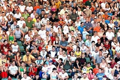 A pozícionálás alapkérdései a következők: 1. Ki a Te céged, terméked, szolgáltatásod célközönsége? 2. Milyen kézzelfogható hasznot jelent célközönséged számára a terméked használata? 3.